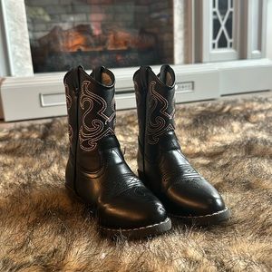Black toddlers size 9 cowboy boots